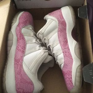 air jordan 11 low blue snakeskin grade school